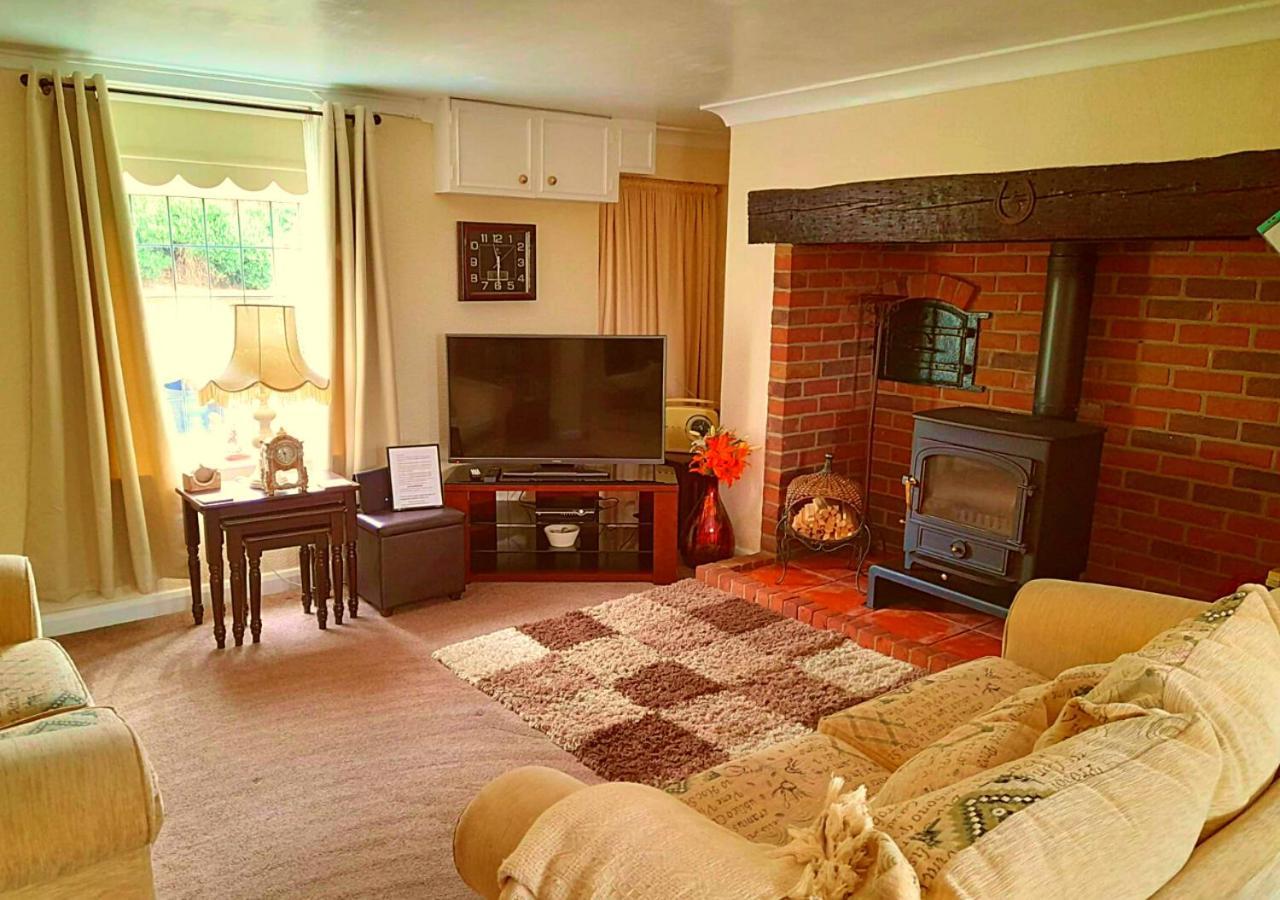 Romantic Lakeside Cottage By The Beach! With Super Cosy Log Burner! The Perfect Escape To Your Home From Home By The Sea! So Relaxing - You Won'T Want To Leave! Pet Friendly! Мейблторп Экстерьер фото