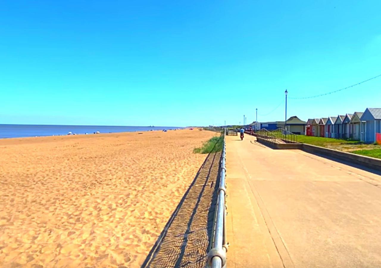 Romantic Lakeside Cottage By The Beach! With Super Cosy Log Burner! The Perfect Escape To Your Home From Home By The Sea! So Relaxing - You Won'T Want To Leave! Pet Friendly! Мейблторп Экстерьер фото