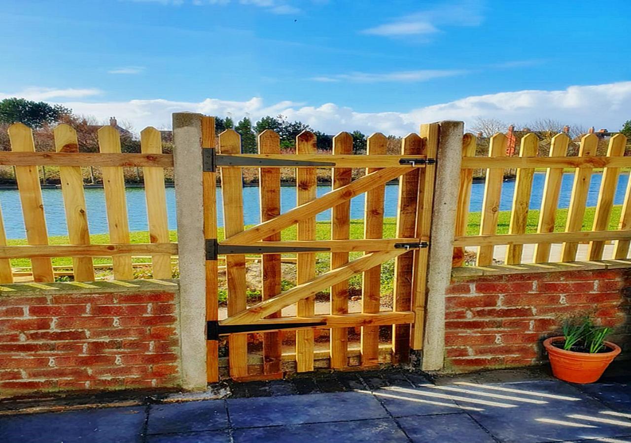 Romantic Lakeside Cottage By The Beach! With Super Cosy Log Burner! The Perfect Escape To Your Home From Home By The Sea! So Relaxing - You Won'T Want To Leave! Pet Friendly! Мейблторп Экстерьер фото