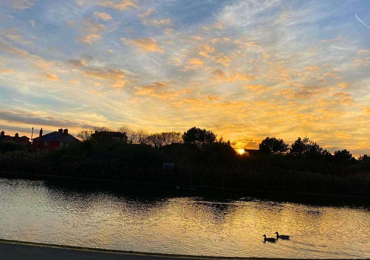 Romantic Lakeside Cottage By The Beach! With Super Cosy Log Burner! The Perfect Escape To Your Home From Home By The Sea! So Relaxing - You Won'T Want To Leave! Pet Friendly! Мейблторп Экстерьер фото