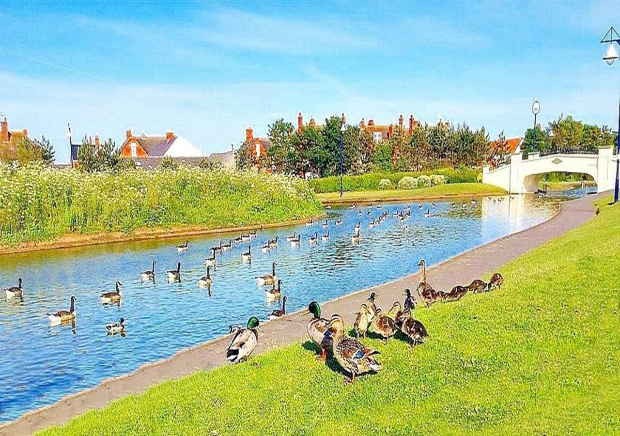 Romantic Lakeside Cottage By The Beach! With Super Cosy Log Burner! The Perfect Escape To Your Home From Home By The Sea! So Relaxing - You Won'T Want To Leave! Pet Friendly! Мейблторп Экстерьер фото