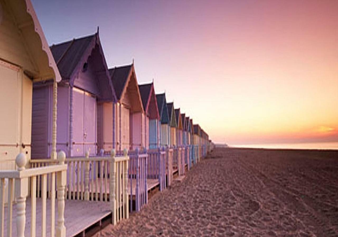 Romantic Lakeside Cottage By The Beach! With Super Cosy Log Burner! The Perfect Escape To Your Home From Home By The Sea! So Relaxing - You Won'T Want To Leave! Pet Friendly! Мейблторп Экстерьер фото