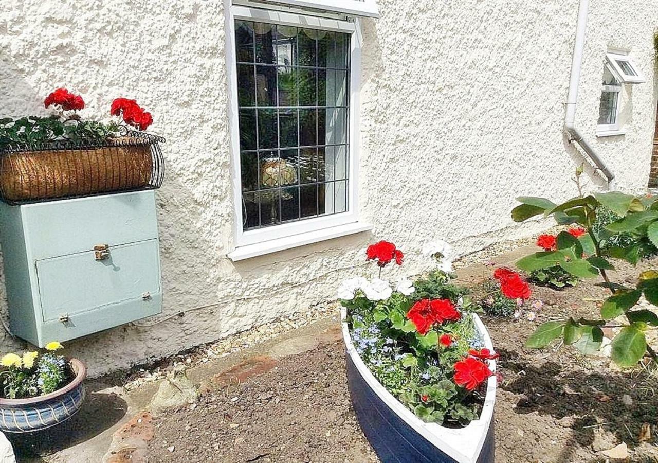 Romantic Lakeside Cottage By The Beach! With Super Cosy Log Burner! The Perfect Escape To Your Home From Home By The Sea! So Relaxing - You Won'T Want To Leave! Pet Friendly! Мейблторп Экстерьер фото
